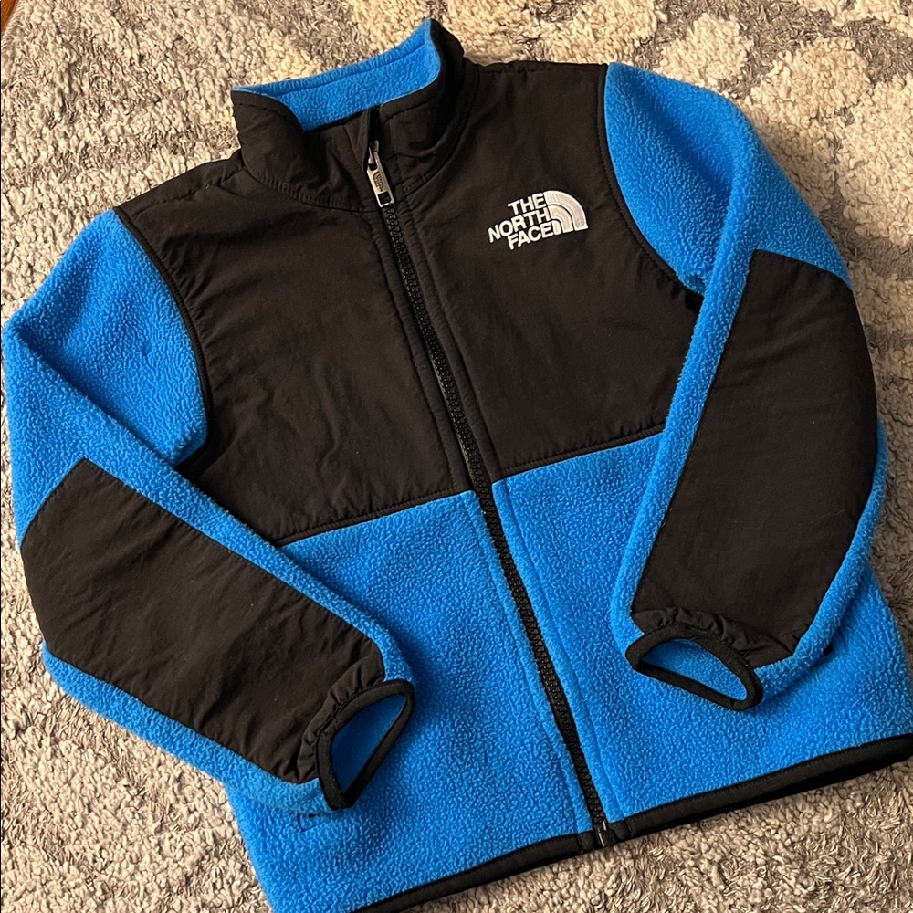 Little boys’ The North Face Denali, optic blue, size 5 EUC! (one flaw as noted)